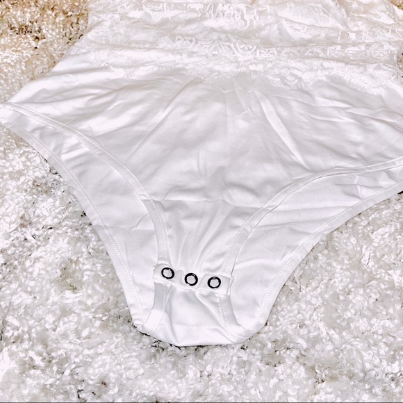 🖤HP🖤 LAST ONE!! Small Boutique White Lacy Bodysuit - Picture 11 of 16
